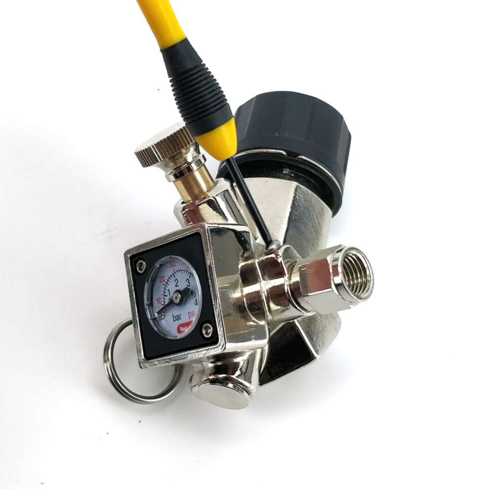 Core 360 ミニCO2レギュレーター 16gカートリッジを取り付けた状態